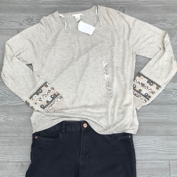 H&M NWT Soft Cream Beige Sweater with Grey Brown Sequins and Beaded Cuffs Size M - Picture 2 of 8